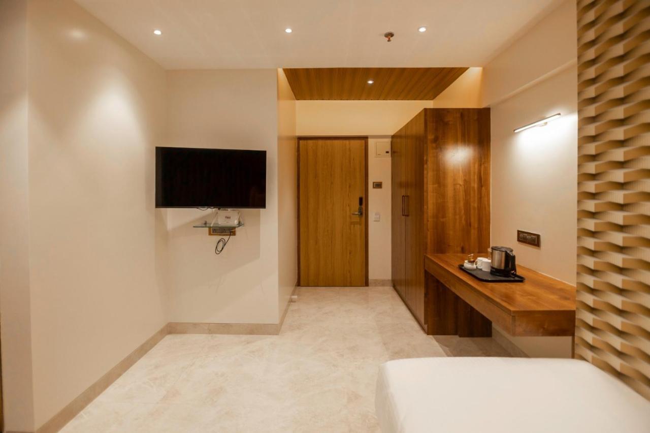 The Majestic Boutique Hotel Мумбай Екстериор снимка