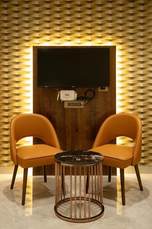 The Majestic Boutique Hotel Мумбай Екстериор снимка